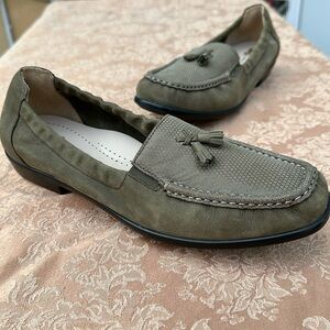 🌟SAS Olive Green Leather Tassel Loafers size 9.5🌟